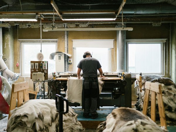 Où apprendre les techniques traditionnelles de tannage du cuir en Italie : ateliers et artisans ?